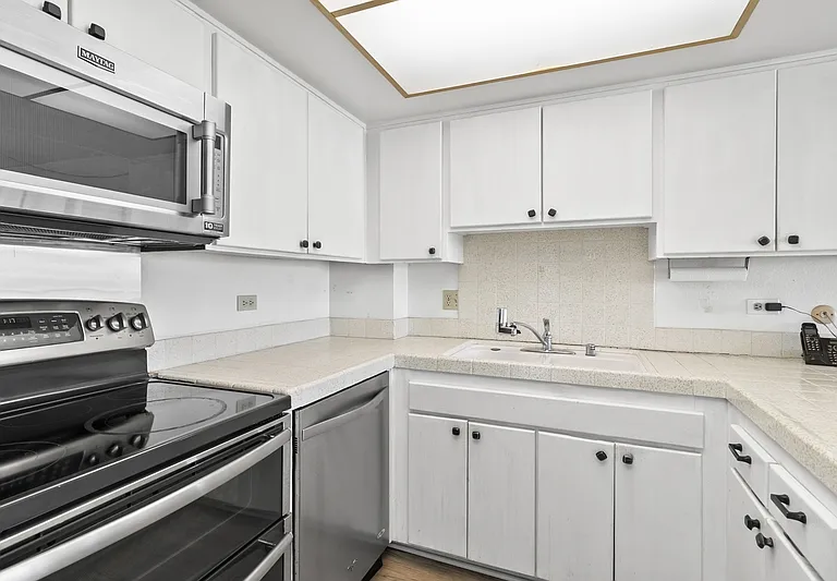 4944 Cass St #702 — Photo 10
