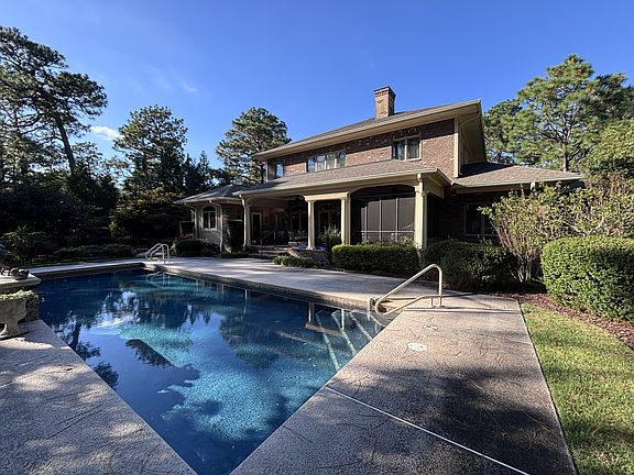 5th image of 10 Oak Meadow Rd