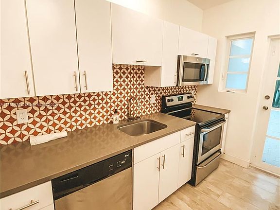 4th image of 2905 Sheridan Ave APT 2