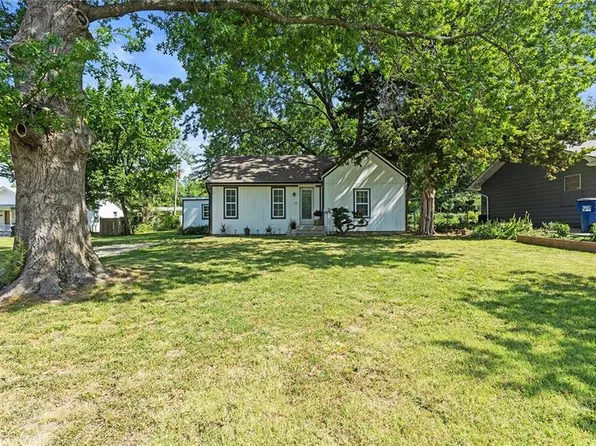 1208 W 21st St, Lawrence, KS 66046