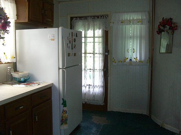 5th image of 1134 E Centre St