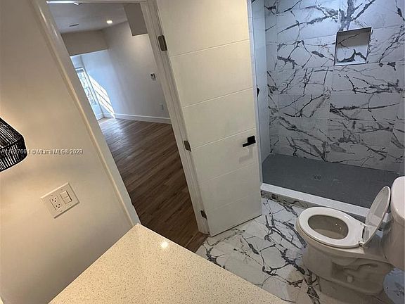 4th image of 453 NW 25th Ct #5D