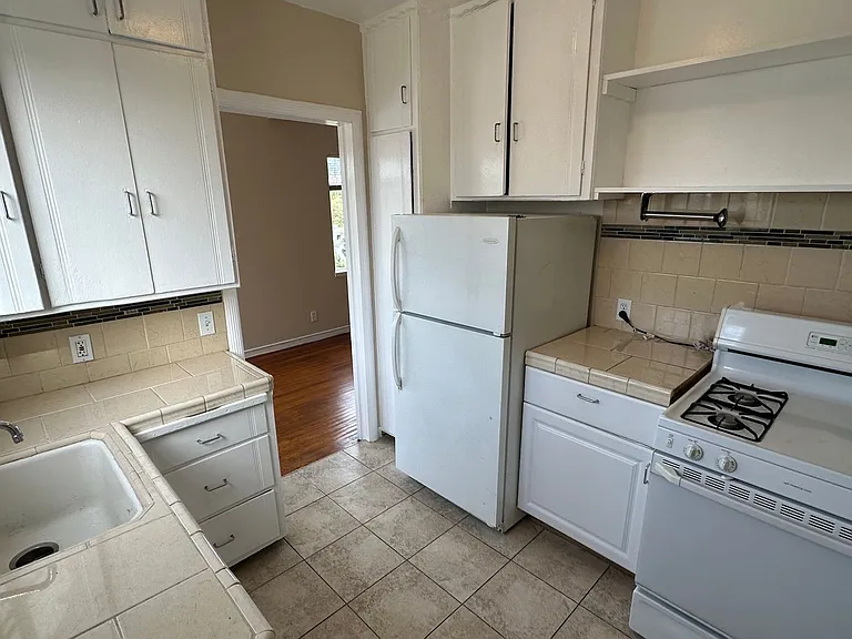2641 Ivy Dr — Photo 13