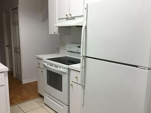 5th image of 1006 Gage Ave