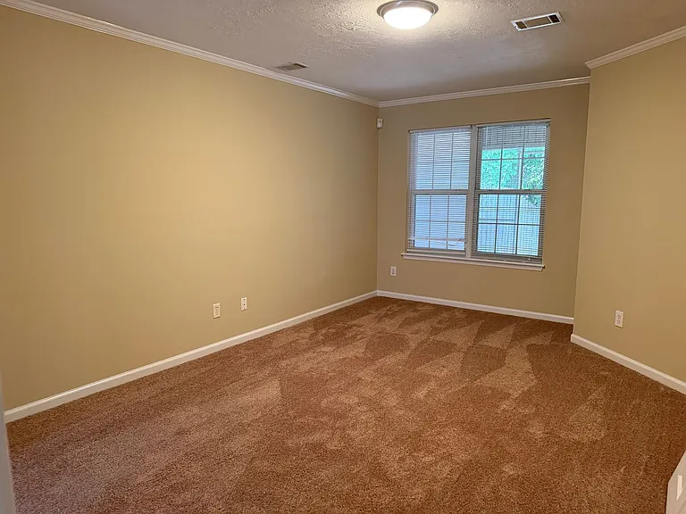 303 Hazelnut Dr — Photo 6