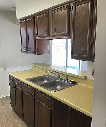 4th image of 4914 Teasdale Dr