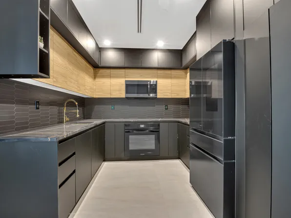 19 Hausman Street image 1 of 15