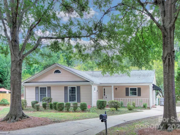 8612 Aldergate Ct, Charlotte, NC 28210