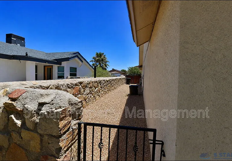 804 Margarita St — Photo 43