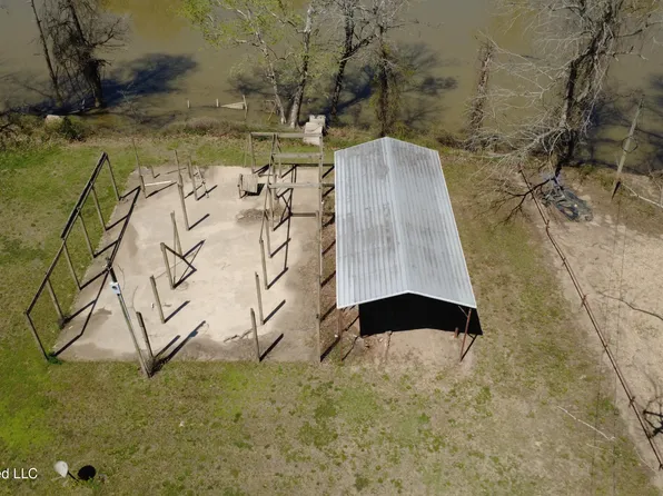 6243 Lake Mary Rd, Woodville, MS 39669