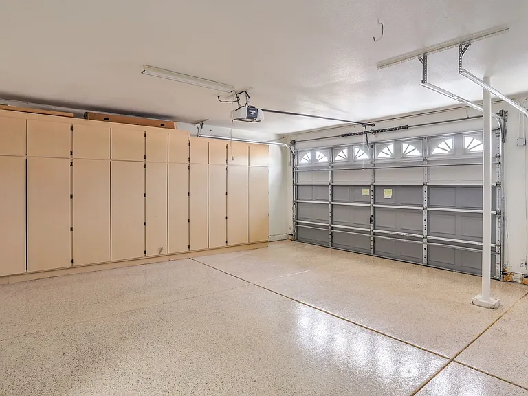 8910 Minsk Ct — Photo 35