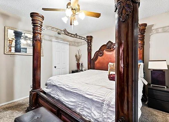 There is now a queen size bed in the bedroom, with no posts.