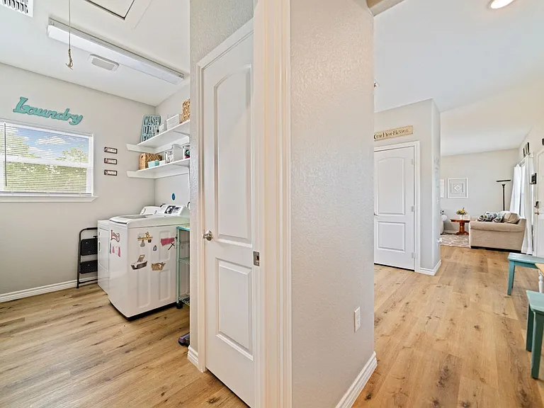 1109 W Nelson Ave — Photo 10