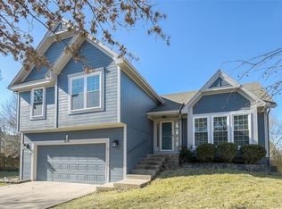 5174 Roundtree St, Shawnee, KS 66226