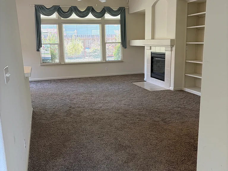 2909 Ashbrook Ct — Photo 4