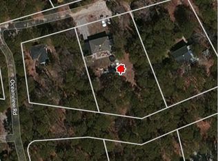 28 Oceanview Rd, Hampton Bays, NY 11946