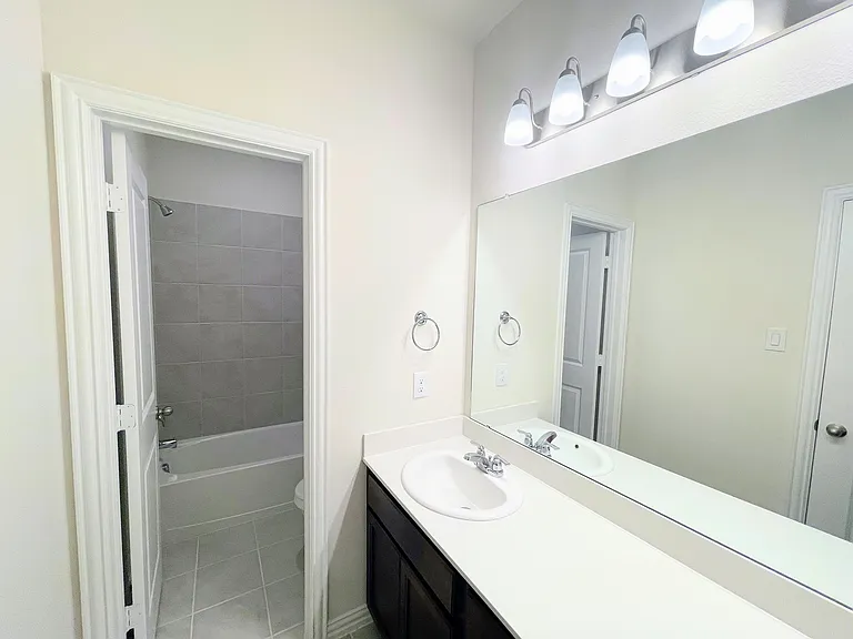 3201 Riverlawn Dr — Photo 18