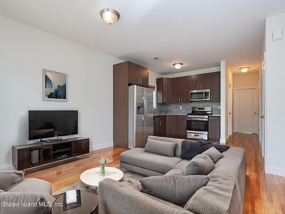 4th image of 7 Tanglewood Dr