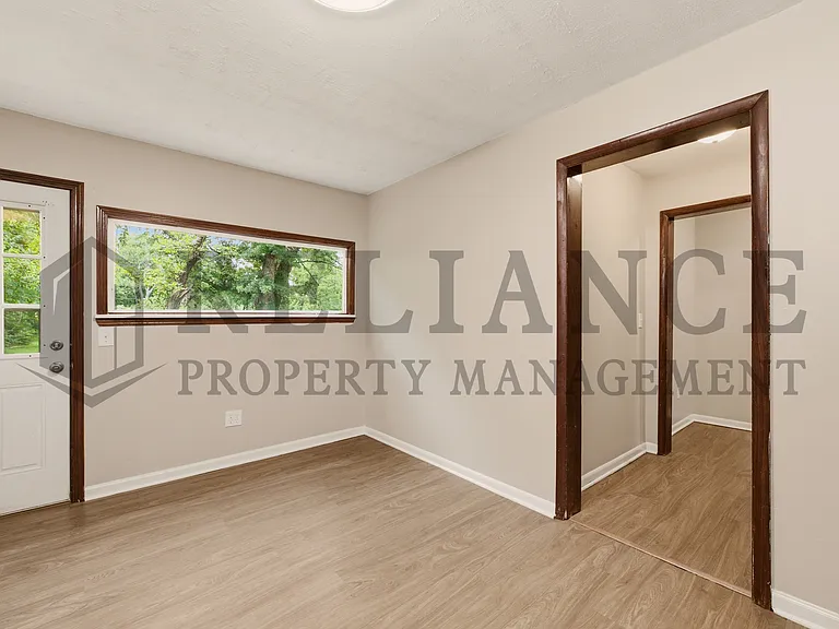 2917 S Walnut St — Photo 28