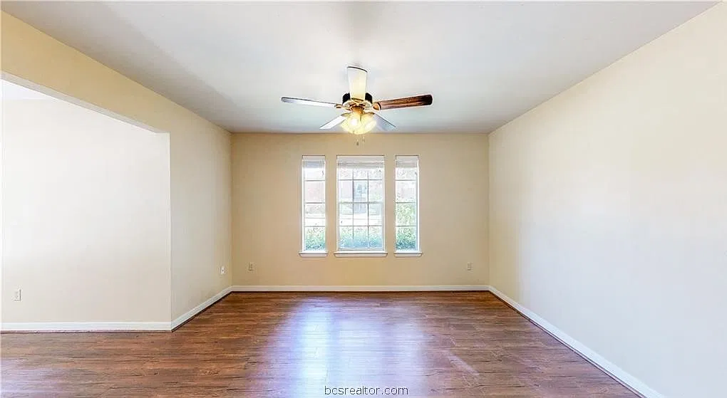 701C Balcones Dr — Photo 2