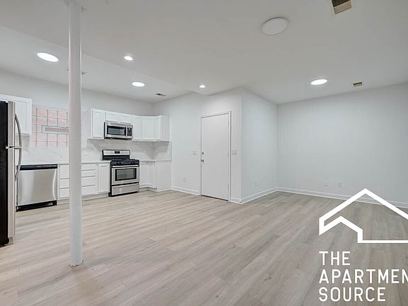 3rd image of 1042 N Kedzie Ave #G