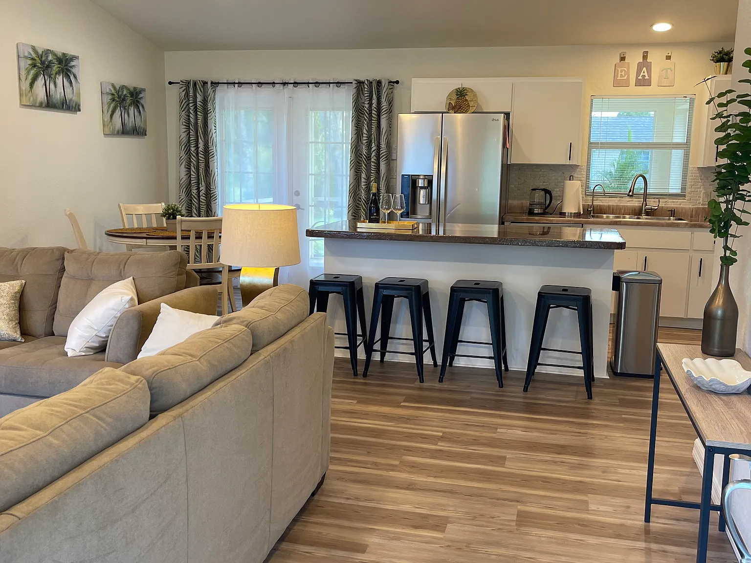 3 bed, 1212 sqft, $2,300 — Photo 3