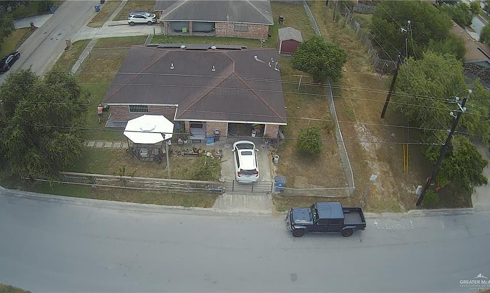 1st image of 400 Peacock Dr