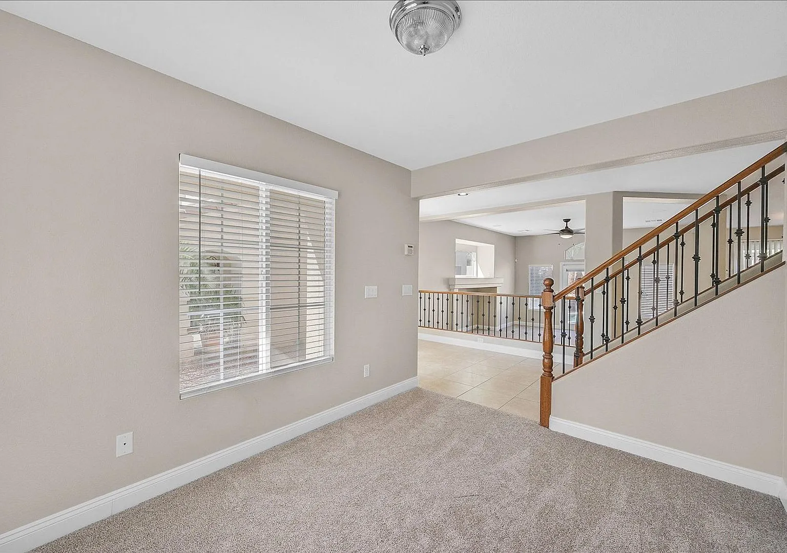 Great 2 story home with sparkling pool, located inside Guard Gated Southern Highlands! — Photo 4