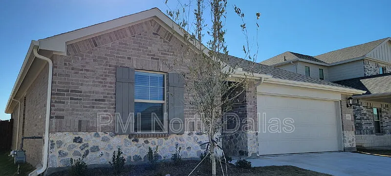 4 bed, 3.0 bath, 2059 sqft, $2,850 — Photo 2