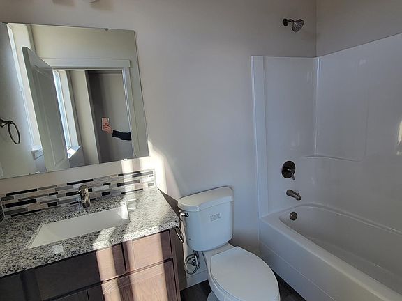 4th image of 525 S Quillan Ct #525