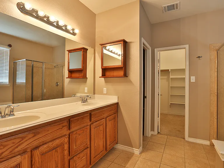 11921 Kingsville Dr — Photo 15