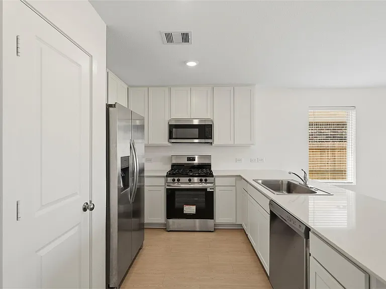 9323 Speckled Trout Dr — Photo 6