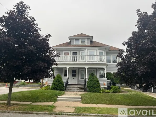 80 Pawtuxet Ave, Cranston, RI 02905