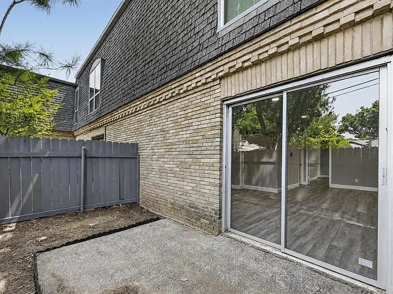 5033 Cedar Springs Rd — Photo 28