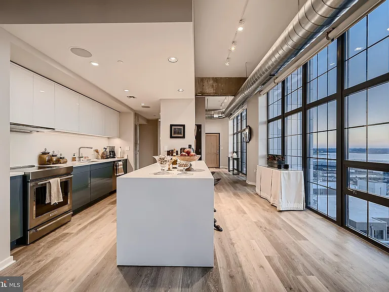 1200 Steuart St #1611 — Photo 17