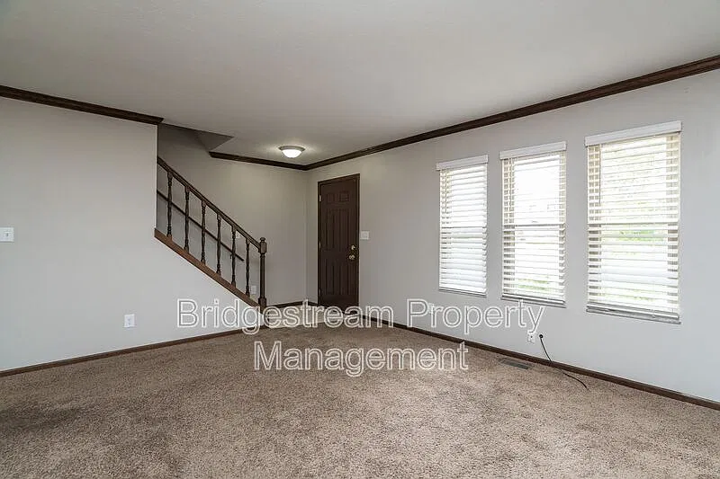 3 bed, 2.5 bath, 1600 sqft, $1,500 — Photo 3