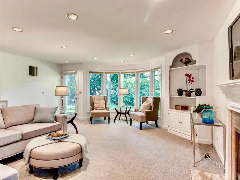 1058 Wilmette Ave — Photo 4