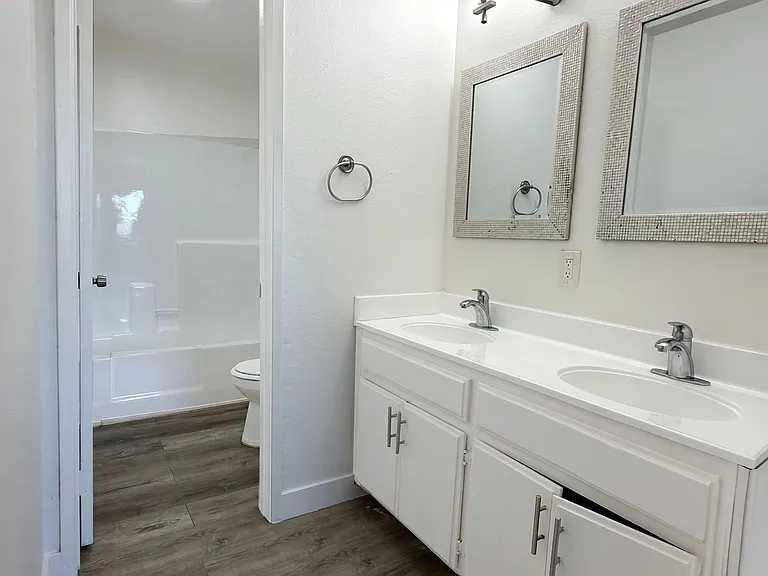 2226 Lewis Ave — Photo 11