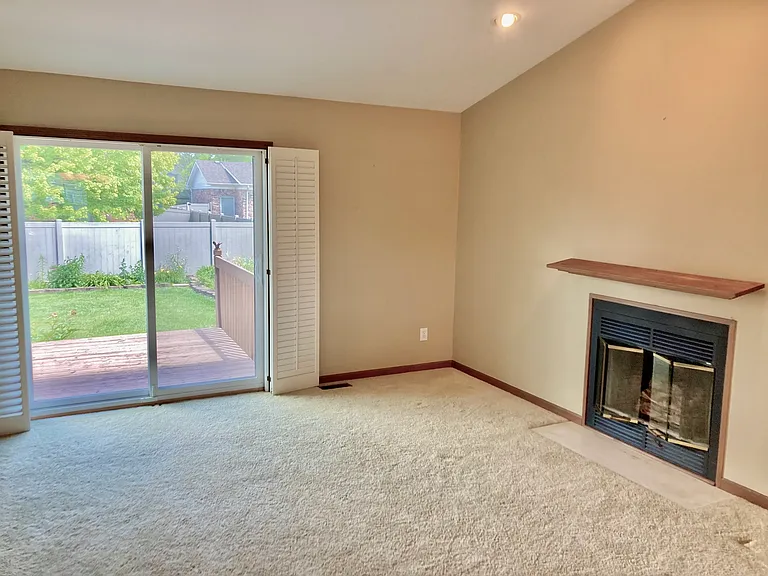 15125 Churchill St — Photo 9