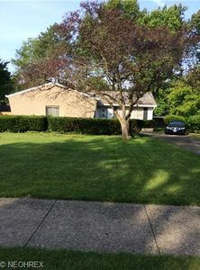 5816 Decker Rd, North Olmsted, OH, 44070