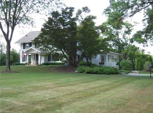 338 Bentleyville Rd, Moreland Hills, OH 44022