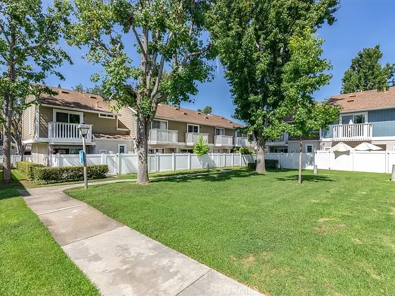 111 Abbeywood Ln — Photo 29