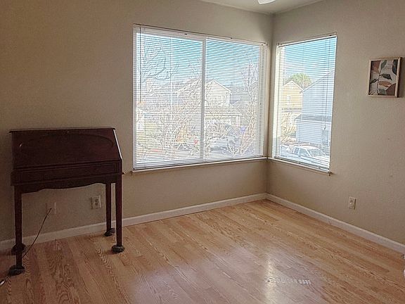 5th image of 20667 Blossom Cmn House 1