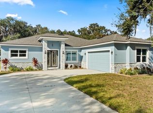 319 Water Shore Dr, Leesburg, FL 34748