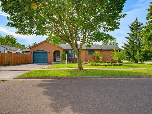 35 Windy Ridge Dr, Kitchener, ON N2P 1R9