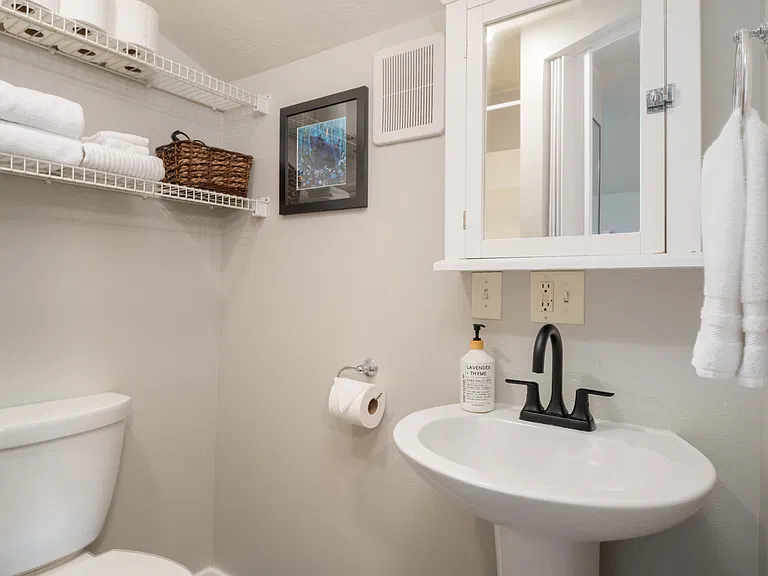 1017 Poplar St #1/2 — Photo 2