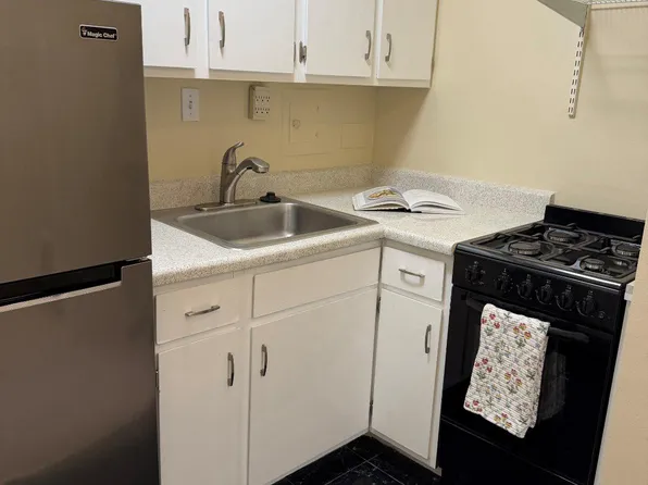 801 N Pitt St APT 220, Alexandria, VA 22314