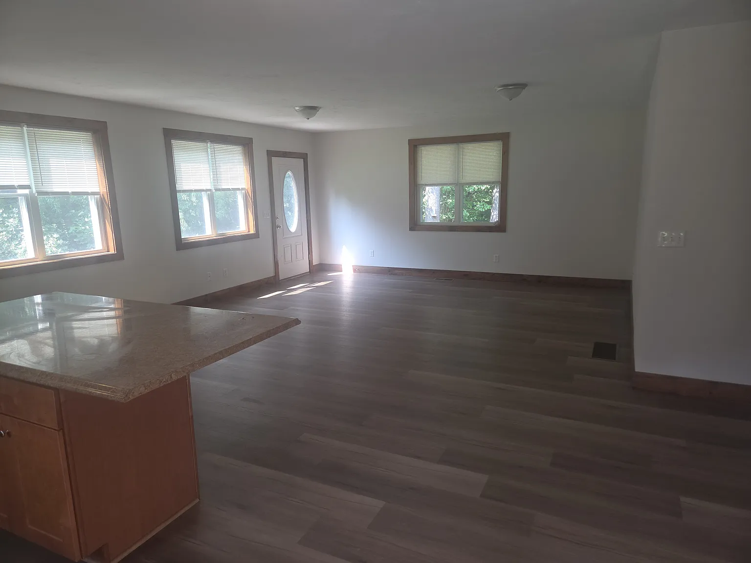 3 bed, 1200 sqft, $2,800 — Photo 2