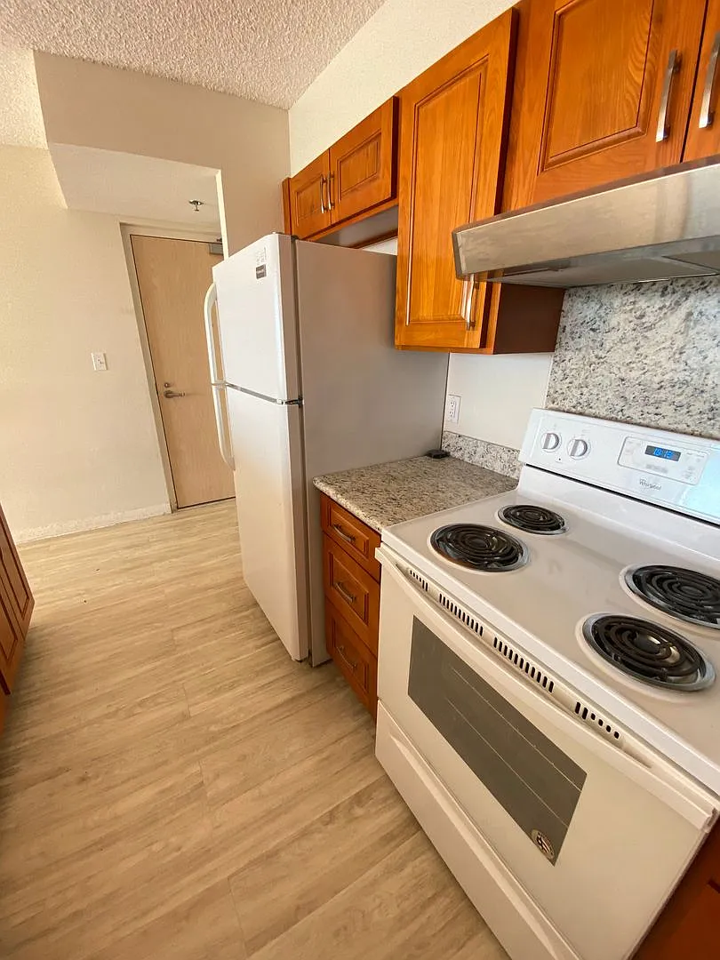 2br/2ba/2pkg(Assigned) Condo In 1450 Young St. #1902 — Photo 4