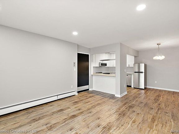 5th image of 4921 Crooks Rd APT N3